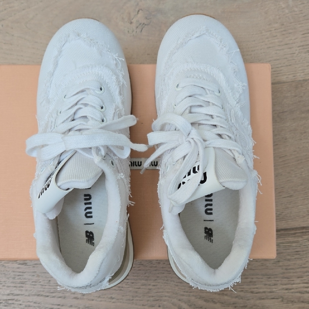 White Frayed Women's Sneakers - Picture 4 of 5